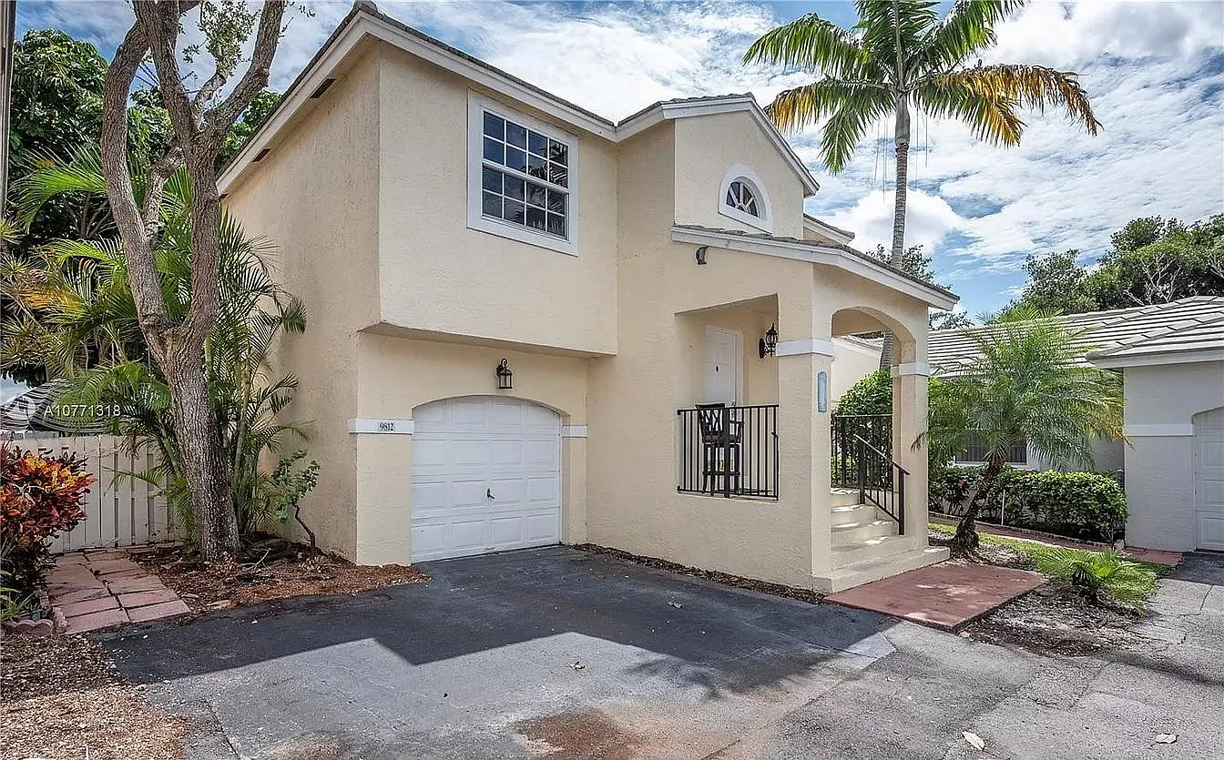 NW 9th Ct, Plantation — Photo 2