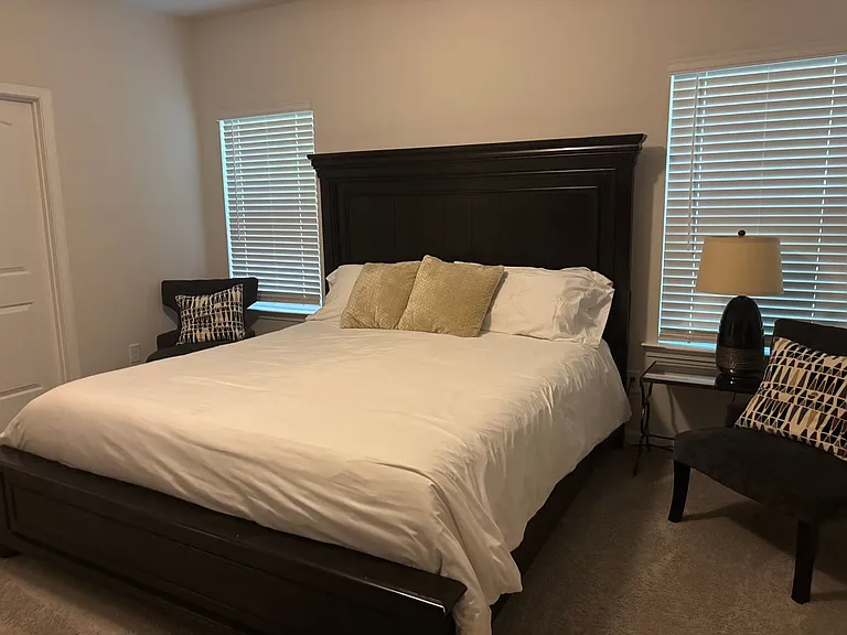 1256 Towne Square Ct — Photo 9