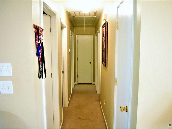 3rd image of 1029 Linda Ln