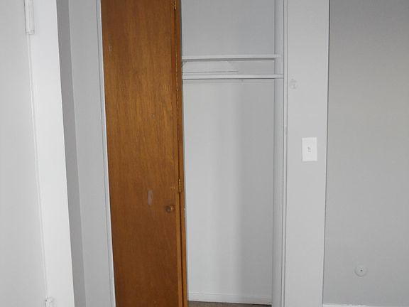 5th image of 425 Porter Ave APT 401