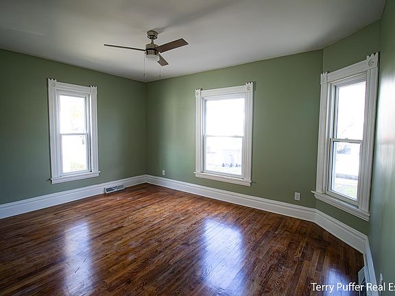 3rd image of 824 5th St NW