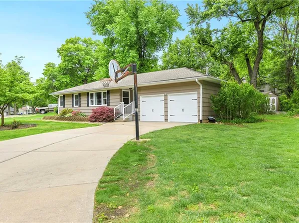 6700 Marty St, Overland Park, KS 66204