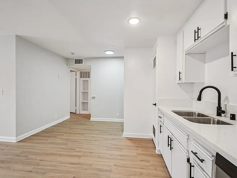 420 Windsor Rd — Photo 19