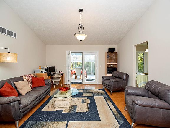 4th image of 7398 Shady Hollow Ln