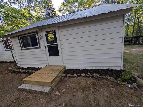 5th image of 3821 S Townline Rd