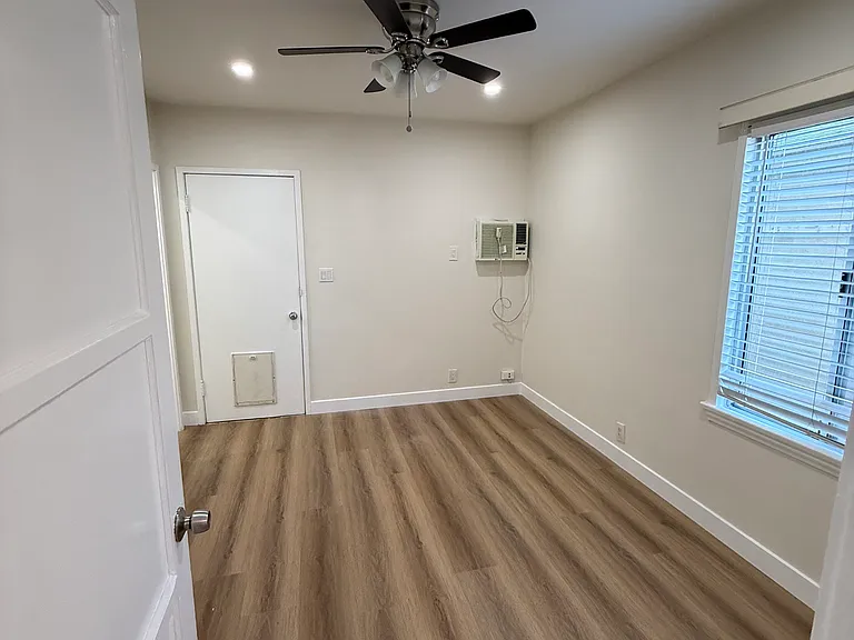2200 W Olive Ave #111 — Photo 5