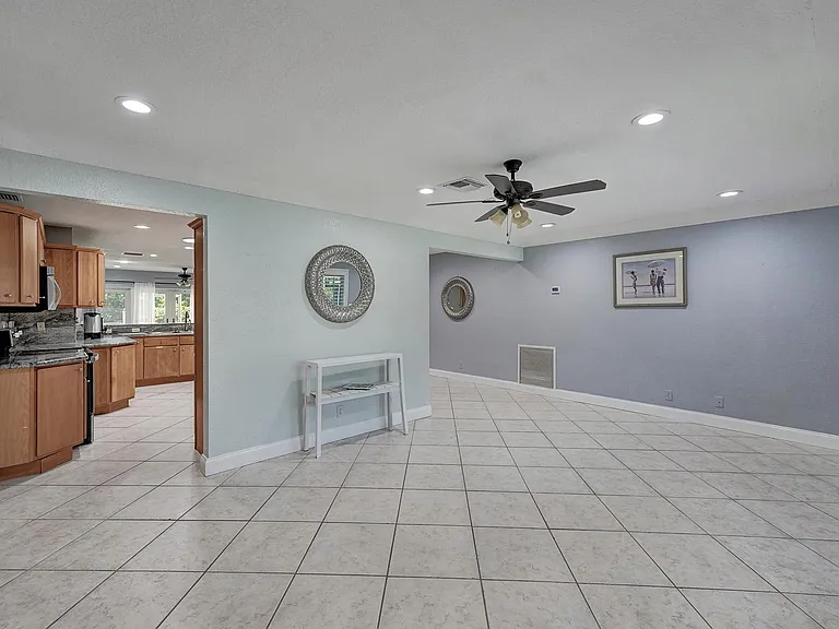4549 SW 35th Ave — Photo 13