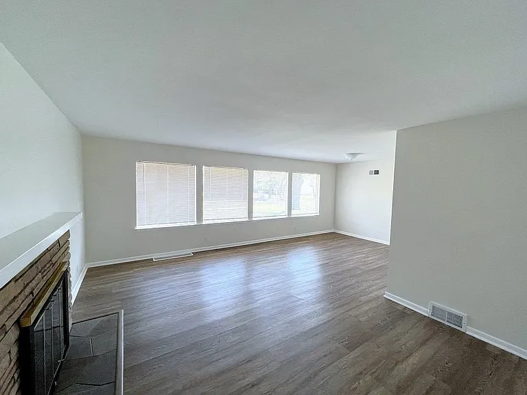 4504 Chatham Dr — Photo 5