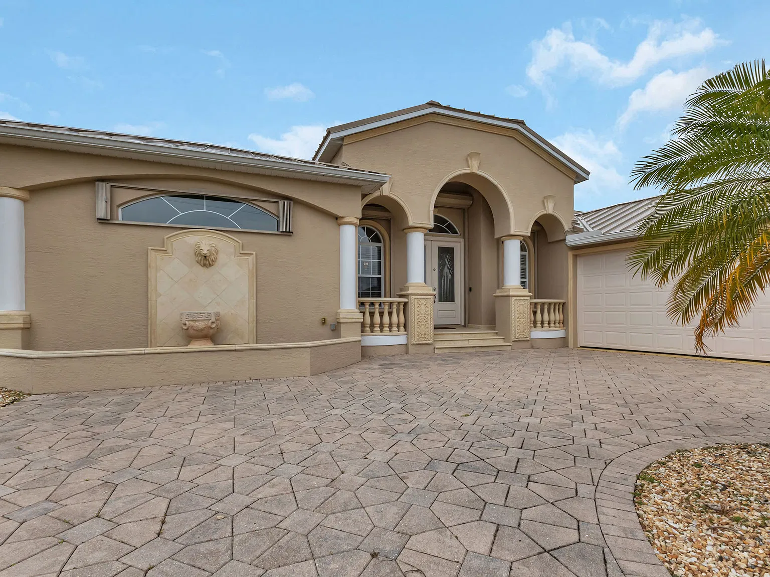 3 bed, 2.5 bath, 2469 sqft, $2,800 — Photo 4