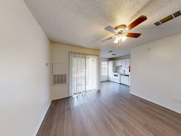 Stadium View Apartments — Photo 14