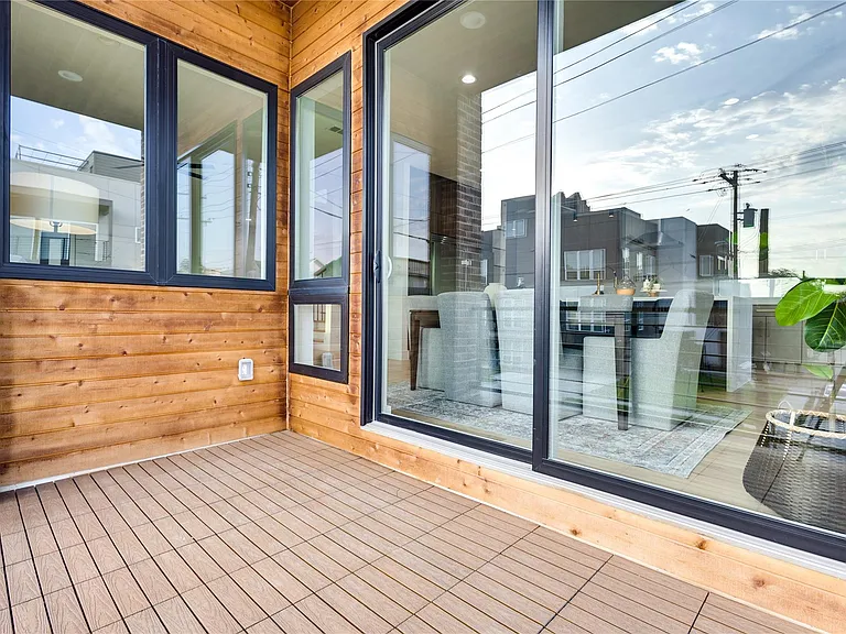 2336 N Carroll Ave — Photo 5