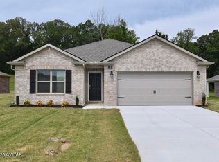 55 Vintage Grove Rd, Jackson, TN 38305