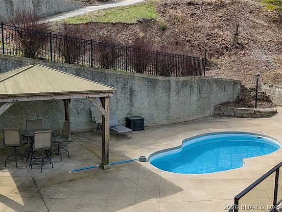 3rd image of 455 Four Winds Dr