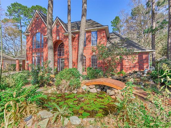 Situated on a lovely Cul de Sac and on a residential street with few properties. The home was built by Custom home builder Presnell Builders.