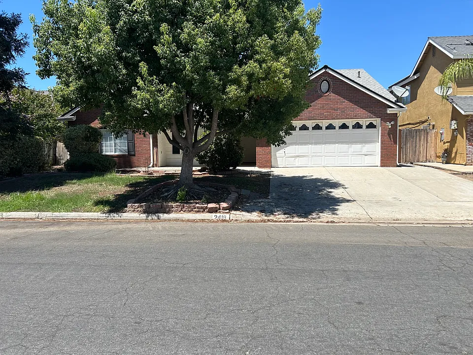 2418 E Portland Ave