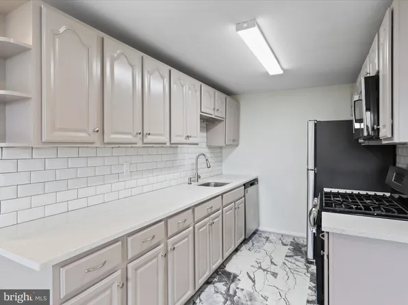 4600 Duke St APT 711, Alexandria, VA 22304