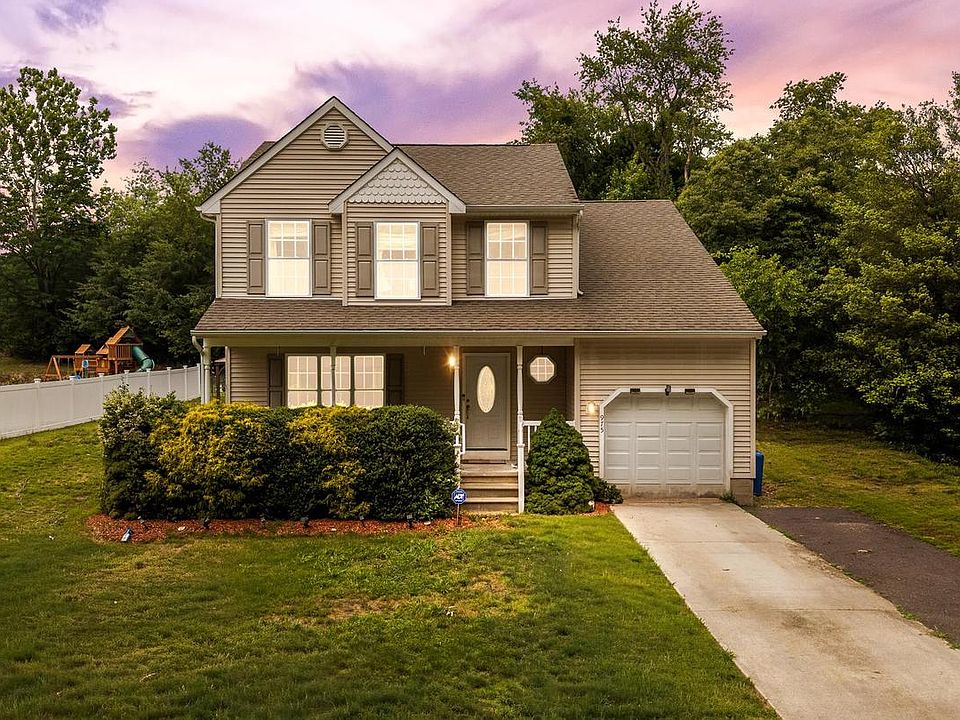 1st image of 975 Lindsey Dr