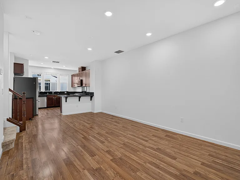 630 Barcelona Loop — Photo 5