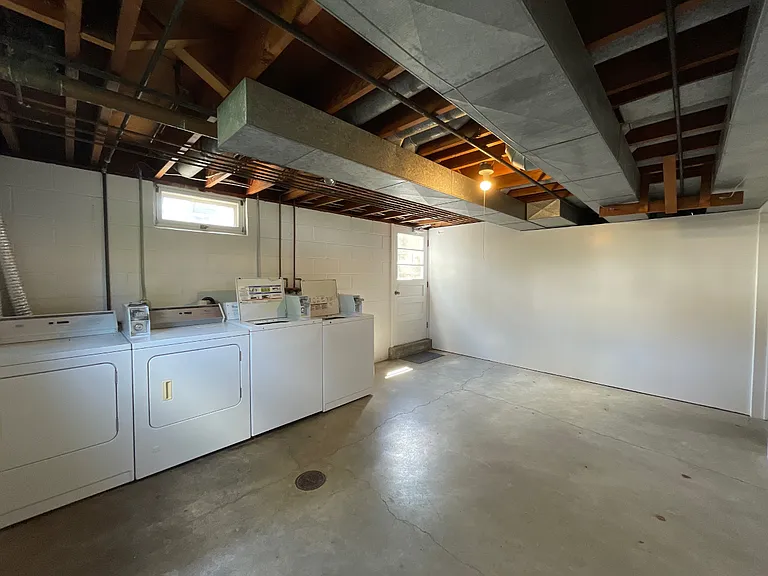 324 E 7th St #2 — Photo 9