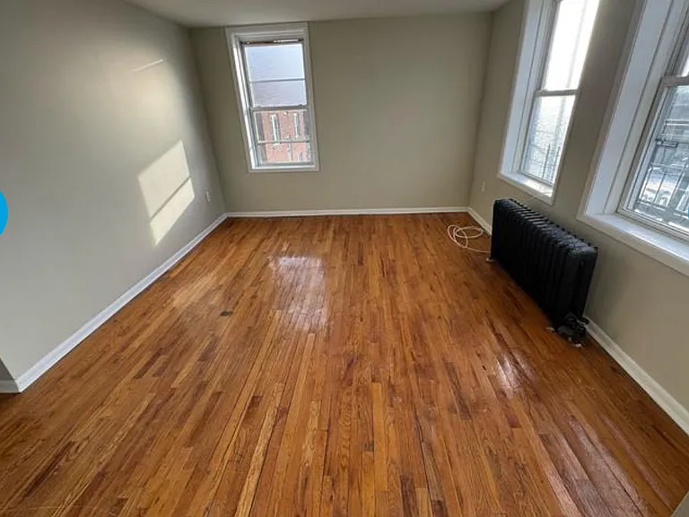 76 N 9th St #1R — Photo 2