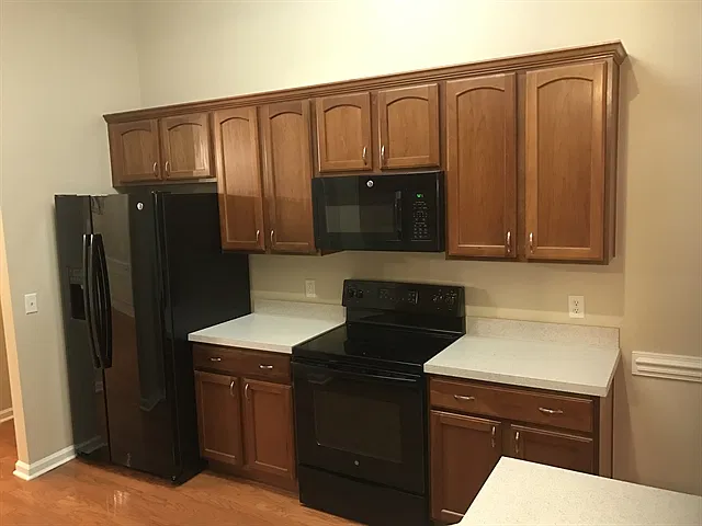 4 bed, 2.0 bath, 2185 sqft, $2,570 — Photo 2