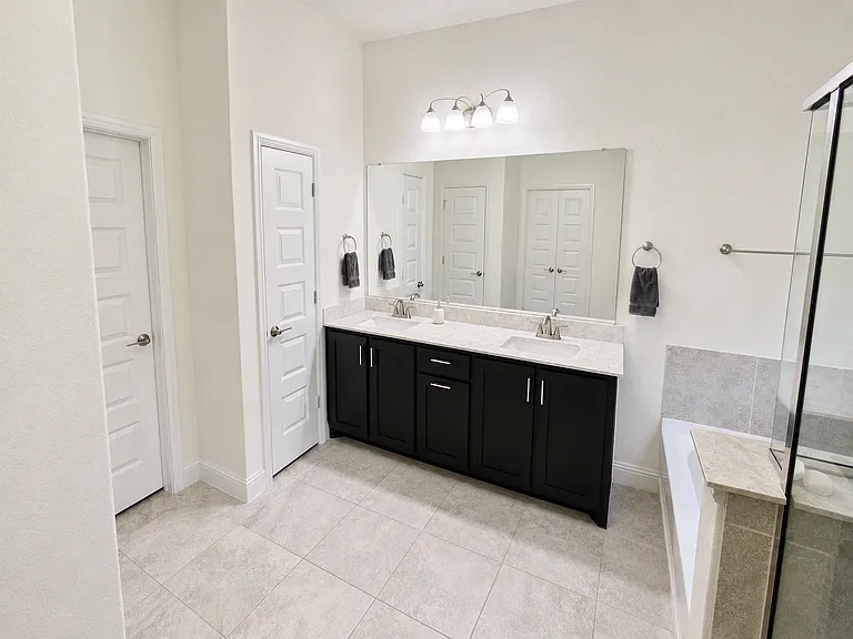 547 Concho St — Photo 6