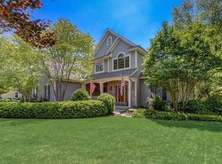 N54W16985 Autumn View Ln, Menomonee Falls, WI 53051