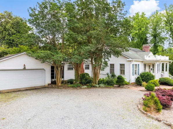 805 S Main St, Mount Holly, NC 28120