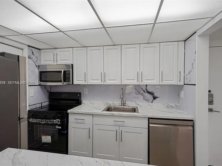 200 Lakeview Dr #101 — Photo 18