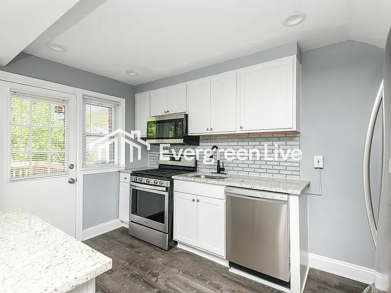 3412 Fleetwood Ave — Photo 6