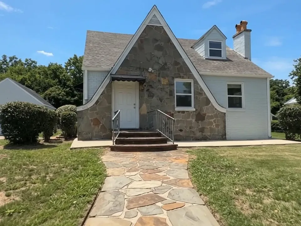 2218 Prince Ave