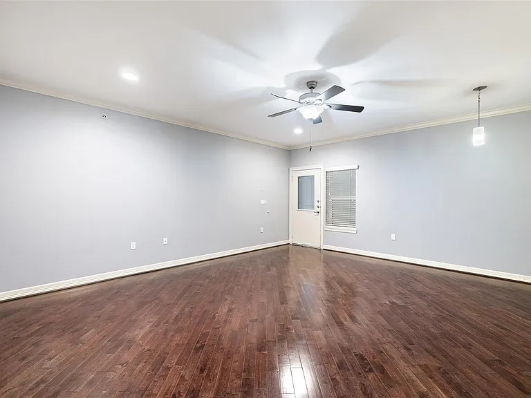 3501 Chenevert St #17 — Photo 8