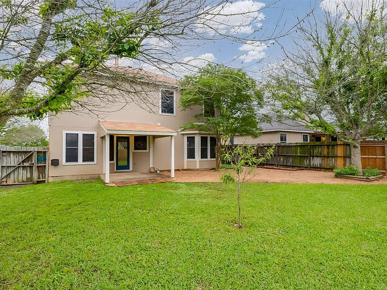 237 Sunshadow Dr — Photo 9