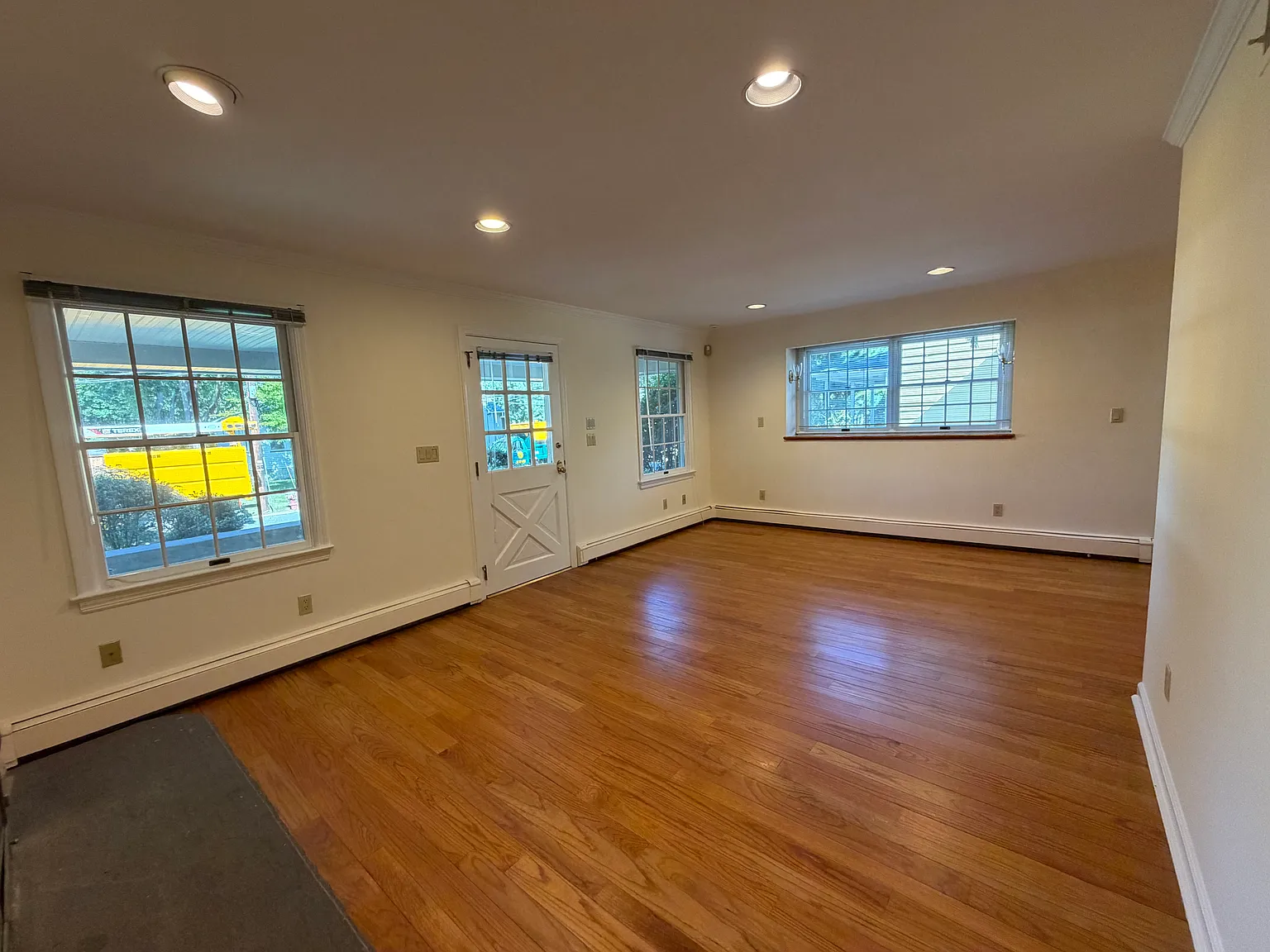 2 bed, 1.5 bath, 1392 sqft, $4,300 — Photo 3