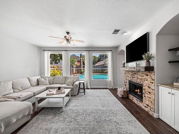 2nd image of 20707 Medallion Pointe Dr