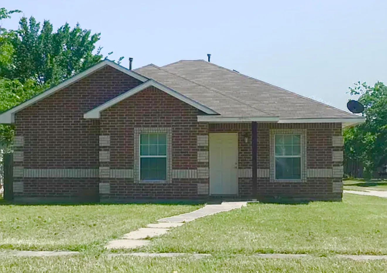 1622 Roy St — Photo 1