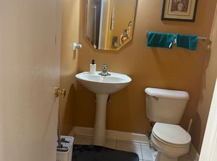 804 Lewisburg Ln, Aurora, IL 60504