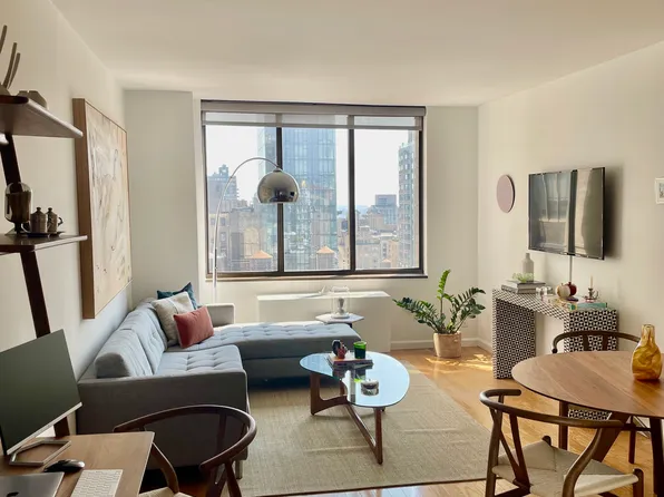 5 East 22nd Street image 1 of 8