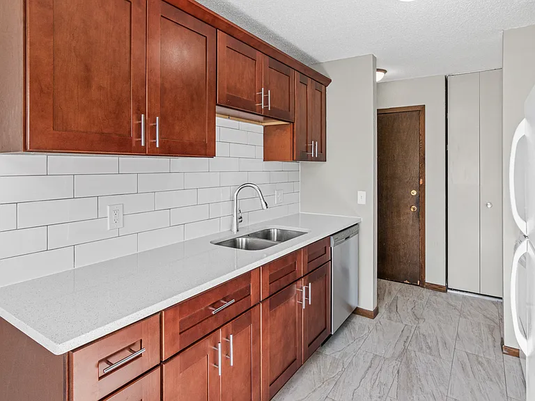 2210 Eldridge Ave E #105 — Photo 4