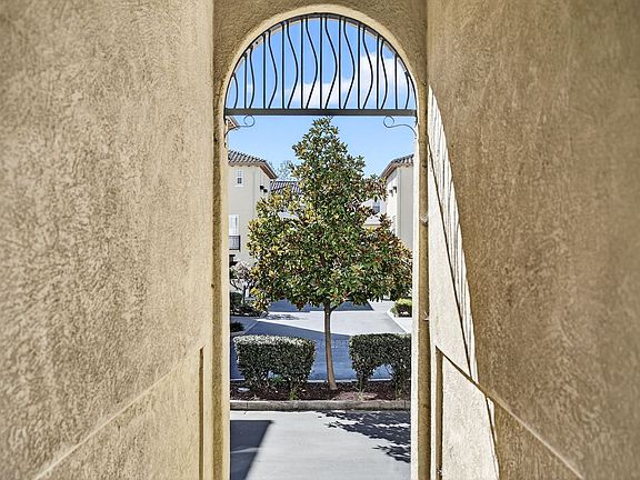 3rd image of 83 Matisse Ct
