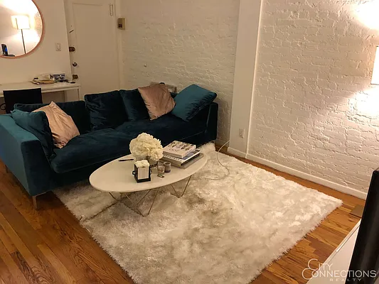 Rented by City Connections Realty | media 6