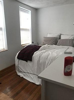 2nd image of 211 Endicott St #3