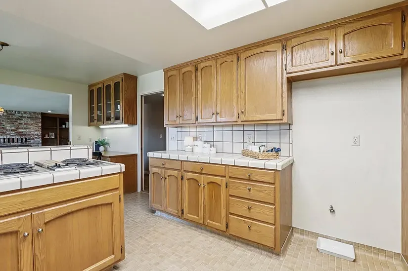 3 bed, 2590 sqft, $2,800 — Photo 3