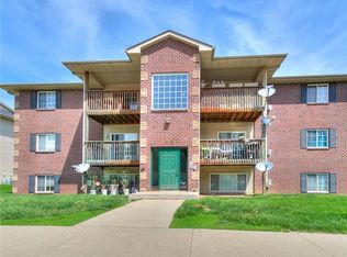 5908 Sutton Pl APT 11, Urbandale, IA 50322