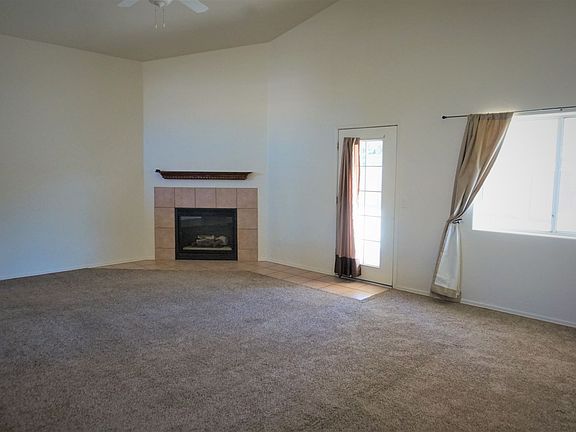 3rd image of 1462 Skyline Ave