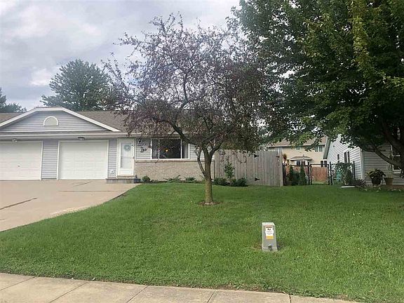 3rd image of 747 Molly Dr