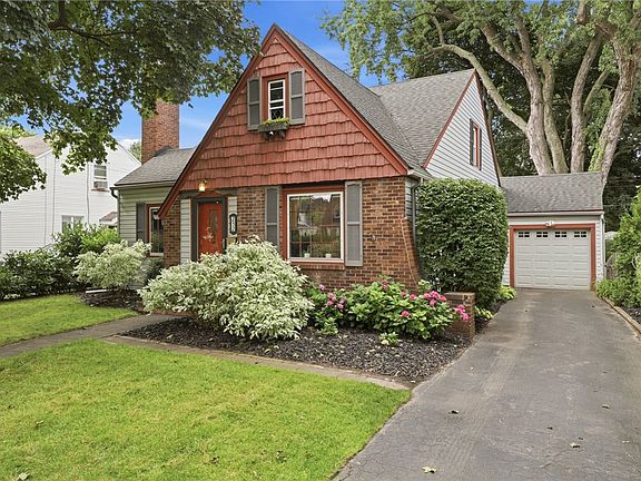 3rd image of 252 Thorncliffe Dr