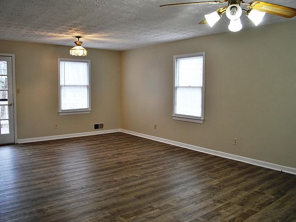 2nd image of 85 Castlewood Ct