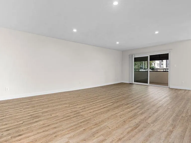 White Oak Terrace Apartments — Photo 4