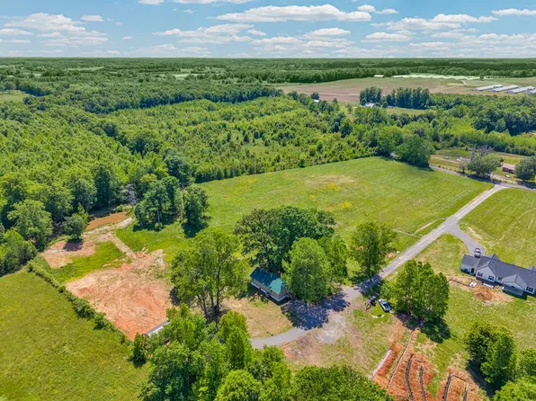 884 Swamp Rd, McMinnville, TN 37110